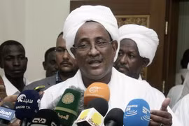 Trưởng đoàn đàm phán của Chính phủ Sudan, ông Ibrahim Mahmoud. (Nguồn: AFP/TTXVN)