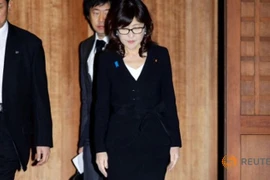 Bộ trưởng Quốc phòng Nhật Bản Tomomi Inada thăm đền Yasukuni (Nguồn: Reuters)