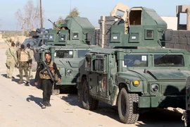 Binh sỹ Iraq tuần tra tại khu vực Jwaibah, phía đông thành phố Ramadi ngày 4/2. (Nguồn: AFP/TTXVN)