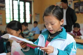 Giờ học tiếng H'Mông của học sinh lớp 5 Trường tiểu học Lao Chải, Sa Pa, Lào Cai. (Ảnh: Quý Trung/TTXVN)