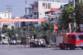 Hiện trường vụ cháy nổ xe taxi. (Ảnh: Lê Trung Nguyên/TTXVN)