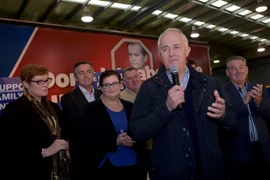  Thủ tướng Australia Malcolm Turnbull (phải) phát biểu tại Sydney, New South Wales ngày 19/6. (Nguồn: EPA/TTXVN)