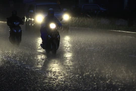 Đêm 6/8: Hà Nội có mưa rào và dông rải rác, thời tiết mát mẻ