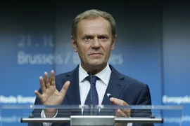 Chủ tịch Hội đồng châu Âu Donald Tusk trong cuộc họp báo ở Brussels, Bỉ ngày 21/10. (Nguồn: THX/TTXVN)