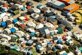 Lều tạm của người di cư tại Calais, Pháp ngày 16/8. (Nguồn: AFP/TTXVN)