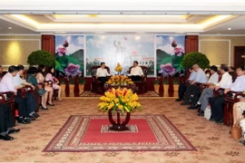 Bí thư Thành ủy Đinh La Thăng tiếp đoàn. (Ảnh: Thanh Vũ/TTXVN)