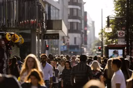Phố Oxford, trung tâm thủ đô London. (Nguồn: AFP/TTXVN)