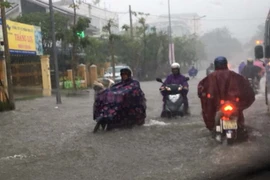 Nhiều tuyến đường ở thành phố Huế bị ngập lụt nặng (ảnh chụp lúc 15h ngày 21/9). (Ảnh: Quốc Việt/TTXVN)