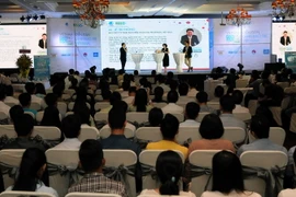 Các diễn giả chia sẻ kinh nghiệm về khởi nghiệp tại Diễn đàn. (Ảnh: An Hiếu/TTXVN)