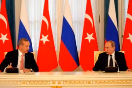 Tổng thống Nga Vladimir Putin (phải) và Tổng thống Thổ Nhĩ Kỳ Recep Tayip Erdogan. (Nguồn: EPA/TTXVN)