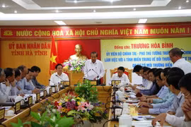 Phó Thủ tướng Trương Hòa Bình làm việc với 4 tỉnh miền Trung về bồi thường, hỗ trợ thiệt hại sự cố môi trường biển. (Ảnh: Hoàng Ngà/TTXVN)