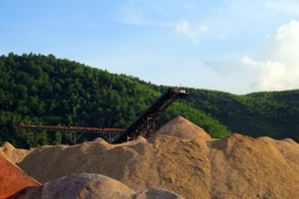 Cơ sở chế biến dăm gỗ xuất khẩu tại đèo Phú Gia, Thừa Thiên-Huế. (Ảnh: Quốc Việt/TTXVN)