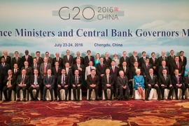 Các Bộ trưởng Tài chính và thống đốc ngân hàng G20 chụp ảnh chung tại hội nghị ngày 24/7. (Nguồn: EPA/TTXVN)