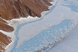 Sông băng tại đông bắc Greenland. (Nguồn: AFP/TTXVN)