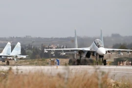 Máy bay Su-35 của Nga cất cánh từ căn cứ không quân Hmeimym ở Latakia, Syria ngày 4/5. (Nguồn: EPA/TTXVN)