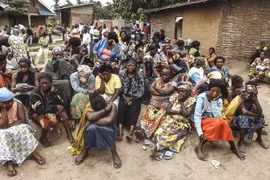 Người thân của các nạn nhân tập trung biểu tình phản đối tội ác của phiến quân Uganda tại Mbutaba năm 2015/ (Nguồn: AFP/TTXVN)