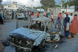 Hiện trường một vụ đánh bom xe ở Mogadishu do nhóm al-Shabab thực hiện. (Nguồn: AFP/TTXVN)