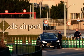 Cảnh sát Bỉ gác tại sân bay Zaventem sau vụ đánh bom kép một ngày trước. (Nguồn: AFP/TTXVN)