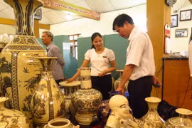 Sản phẩm gốm Chu Đậu. (Ảnh: Mạnh Minh/TTXVN)