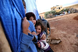 Trẻ em tị nạn Syria tại một trại tị nạn ở làng Taybeh, thung lũng Bekaa, miền đông Liban. (Nguồn: AFP/TTXVN)