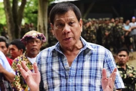 Tổng thống Philippines Rodrigo Duterte phát biểu trong cuộc họp báo ở Asuncion ngày 29/7. (Nguồn: EPA/TTXVN)
