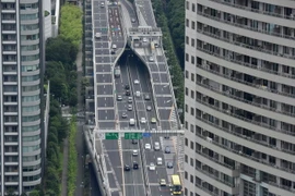 Một tuyến đường cao tốc ở thành phố Tokyo nhìn từ trên cao. (Nguồn: AFP/TTXVN)