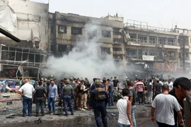 Hiện trường một vụ đánh bom đẫm máu ở thủ đô Baghdad. (Nguồn: AFP/TTXVN) 