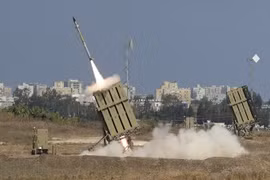 Hệ thống lá chắn tên lửa Vòm Sắt của Israel được triển khai gần Ashdod, miền nam Israel, giáp giới với Dải Gaza. (Nguồn: THX/TTXVN)