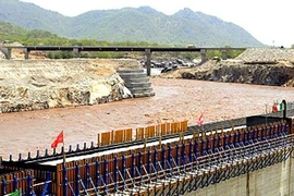 Đập thủy điện Đại Phục hưng trên sông Nile phần chảy qua lãnh thổ Ethiopia. (Nguồn: thecairopost)