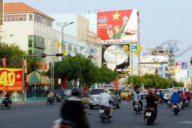 Đường phố Thành phố Hồ Chí Minh trang hoang kỷ niệm 40 năm Ngày thống nhất đất nước. (Ảnh: Mạnh Linh/TTXVN0