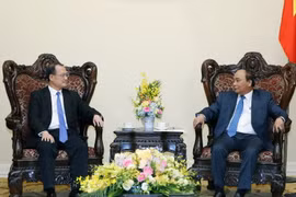 Thủ tướng Nguyễn Xuân Phúc tiếp ông Jonathan Choi, Chủ tịch Tập đoàn Sunwah, Hong Kong. (Ảnh: Thống Nhất/TTXVN)