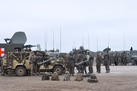  Binh sỹ NATO tại căn cứ quân sự Zagan, Ba Lan. (Nguồn: TTXVN phát)