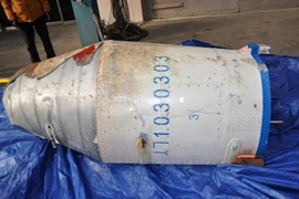 Một bộ phận hình thoi được tìm thấy trên biển ngoài khơi đảo Jeju của Hàn Quốc sau vụ phóng tên lửa của Triều Tiên. (Nguồn: AFP/TTXVN)