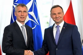 Tổng thống Ba Lan Andrzej Duda và Tổng thư ký NATO Jens Stoltenberg. (Nguồn: EPA/TTXVN))
