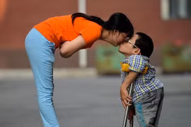 Cặp đôi hạnh phúc Dong Zhijun và Yuan Wanyu. (Nguồn: .dailymail.co.uk)