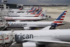 Máy bay của hãng hàng không American Airlines tại sân bay quốc tế Miami ở bang Florida. (Nguồn: AFP/TTXVN)