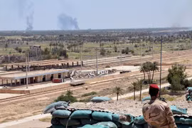 Binh sỹ Iraq trong chiến dịch truy quét các tay súng IS tại thành phố Fallujah. (Nguồn: EPA/TTXVN)