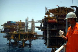 Một giàn khoan dầu ngoài khơi của ONGC ở biển Arab. (Nguồn: thehindu.com)