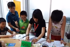 Học sinh, phụ huynh tham gia Ngày hội Toán học mở năm 2016. (Ảnh: Phạm Mai/Vietnam+)