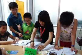 Học sinh, phụ huynh tham gia Ngày hội Toán học mở năm 2016. (Ảnh: Phạm Mai/Vietnam+)