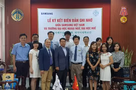 Samsung Việt Nam ký kết biên bản ghi nhớ với Đại học Huế. (Ảnh: Samsung Việt Nam)