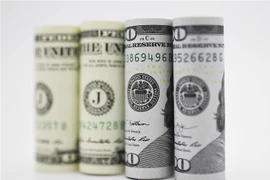 Đồng USD tại một ngân hàng ở Washington, DC. (Ảnh: THX/TTXVN)