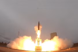 Một vụ thử tên lửa của Mỹ ở bang Alaska. (Ảnh: AFP/TTXVN)