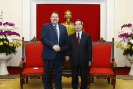 Trưởng Ban Kinh tế Trung ương Nguyễn Văn Bình tiếp ông David Stone, Tổng Giám đốc Thị trường Việt Nam của Tập đoàn Dầu khí AES (Hoa Kỳ). (Ảnh: Văn Điệp/TTXVN)
