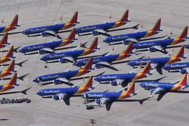 Máy bay Boeing 737 MAX của Hãng hàng không Southwest Airlines đỗ tại sân bay ở Victorville, California, Mỹ. (Ảnh: AFP/TTXVN)
