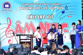 Buổi biểu diễn của Câu lạc bộ âm nhạc của Trường Trung học Cơ sở Lê Quý Đôn (Quận 3). (Ảnh: TTXVN phát)