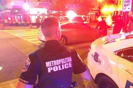 Cảnh sát Mỹ phong tỏa hiện trường vụ xả súng ở Washington DC. (Ảnh: ABC7News/TTXVN)