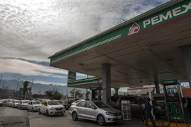 Một cửa hàng bán xăng dầu của Pemex ở Monterrey, Mexico. (Ảnh: AFP/TTXVN)