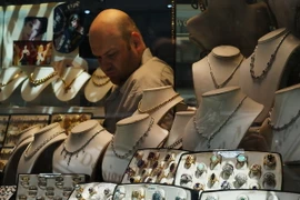 Giá vàng tiếp tục "lún" sâu sau cuộc họp chính sách của ECB