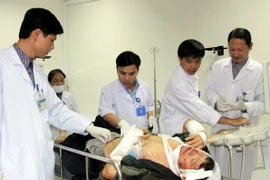 Tỉnh Nghệ An thăm hỏi, hỗ trợ người bị nạn vụ sập giàn giáo